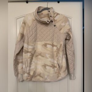 Women’s Abercrombie and Fitch Fleece Cream Camo Pullover Size M